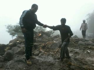 mount-abu-travelling-land-slide