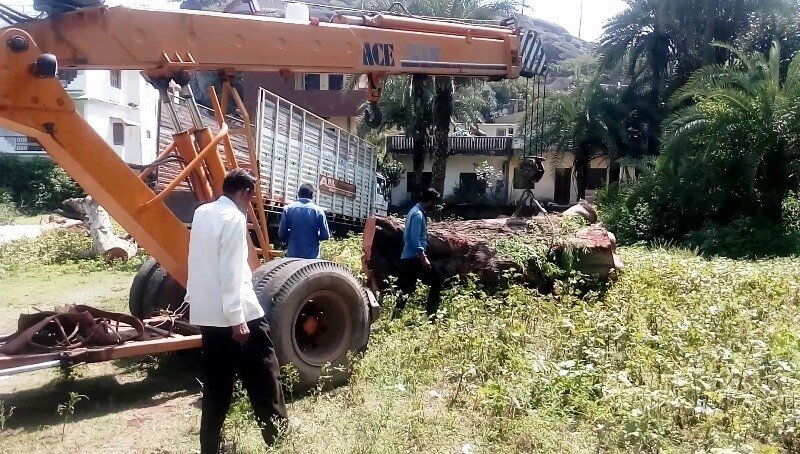 100 वर्ष पुराना पडे निजी स्वार्थो के चलते 100 क्षण में ध्वस्त