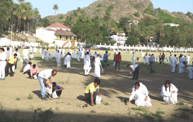 Mount abu out of their homes to clean POLO GROUND