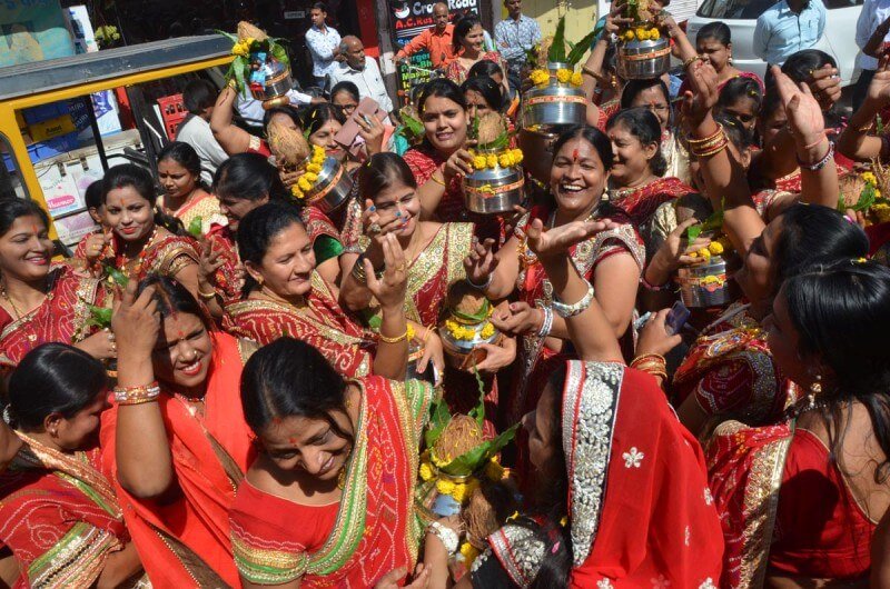 अग्रसेन जी के जीवन चरित्र पर आधारित श्री अग्र भागवत की कलशयात्रा में उमडी महिलाओ की भीड: आबूरोड