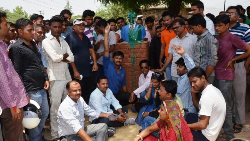 बाबा अम्बेडकर की प्रमिता पर डाला हरा रंग: आबूरोड़