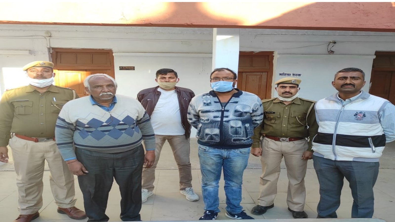 16 वर्षो से धोकाधड़ी के आरोप में फरार उदयपुर निवासी पिता-पुत्र की जोड़ी चढ़ी माउंट आबू पुलिस के हत्ते