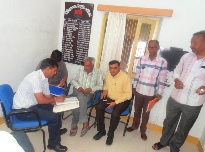 माउंट आबू पालिका कनिष्ठ लिपिक को रंगे हाथो दस हजार की रिश्वत लेते पकड़ा