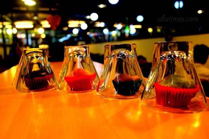 As 'chameleon' changes its colour and this 'café' changes its look, SHIKIBO SHIKIBO