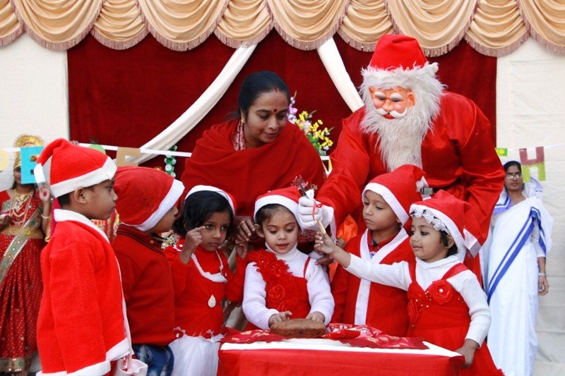 सेंट जाॅन्स स्कूल में, ’’पीस बी आॅन अर्थ’’ क्रिसमस-डे मनाया
