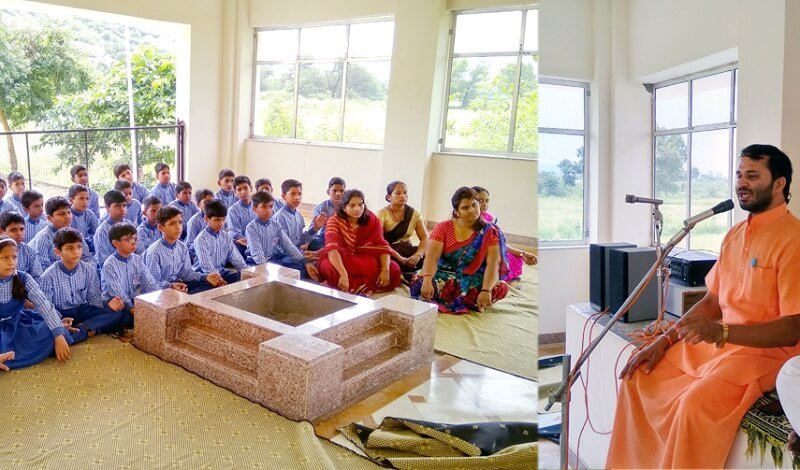 दयानन्द पैराडाइज विद्यालय मे चरित्र निर्माण पर व्याख्यान हुआ
