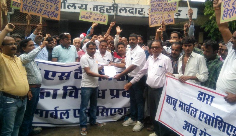 मार्बल व्यवसाईयो ने किया जीएसटी के खिलाफ विरोध प्रदर्शन