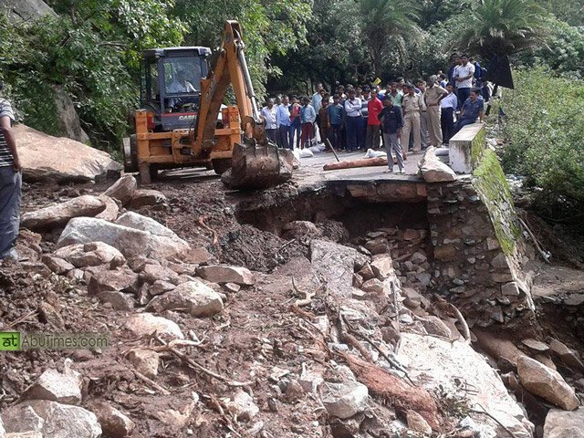 इन परिस्थिति से ले सबक, बिना पर्यटक आबू सुना है, पर्यटक का करे सम्मान