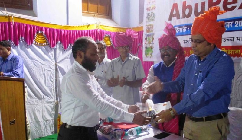 फिलेटली सामुहिक गतिविधियों में लिप्त होने का अच्छा साधन है: फिलाटलीस्टों टिकट प्रदर्शनी