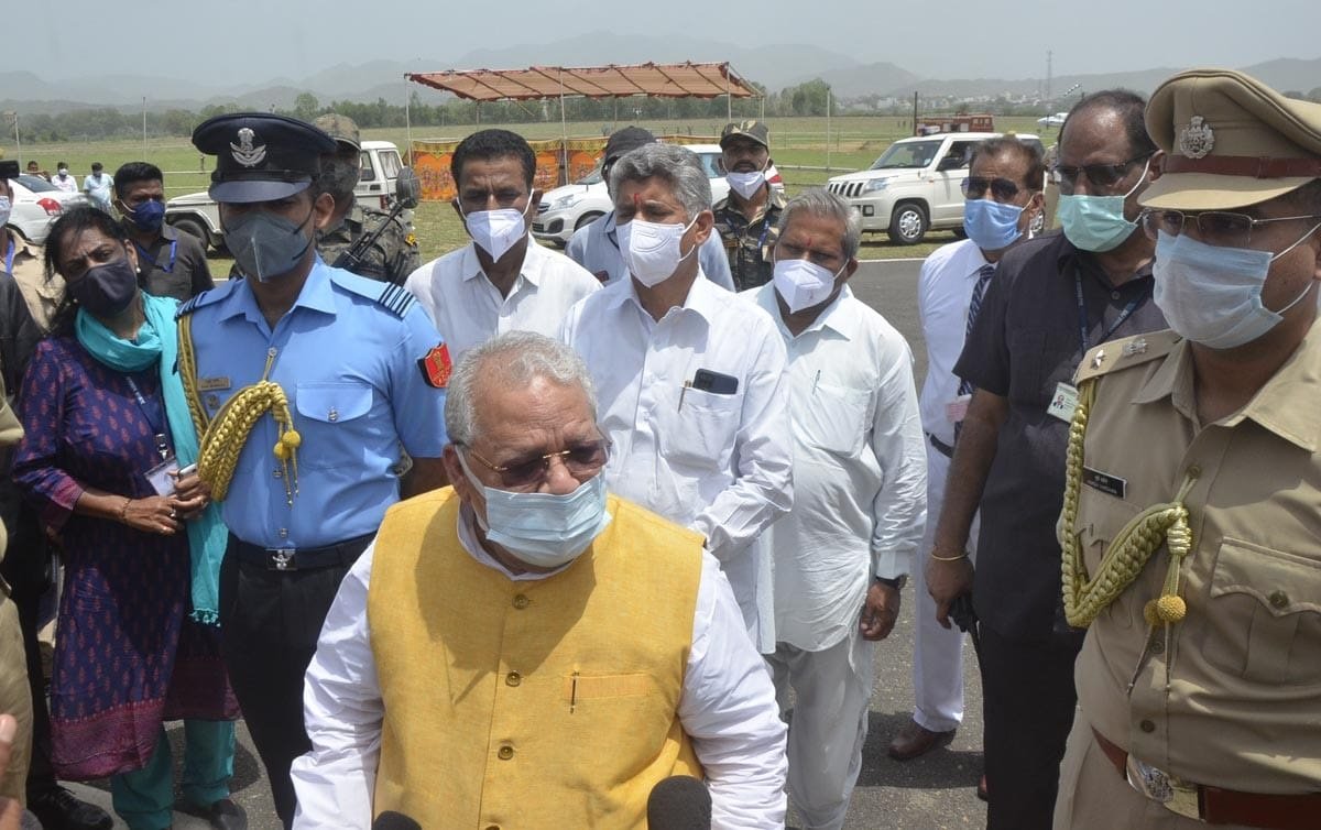 राजस्थान राज्यपाल कलराज मिश्रा पहुंचे माउंट आबू, देखे हवाई पट्टी से आबू तक काफिले के फूटेज