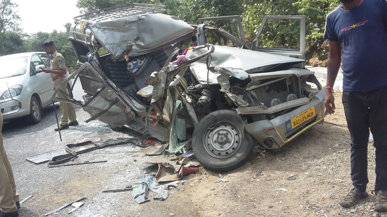 Major Accident at Abu Road-Ambaji Road, Roadways bus and Bolero collides