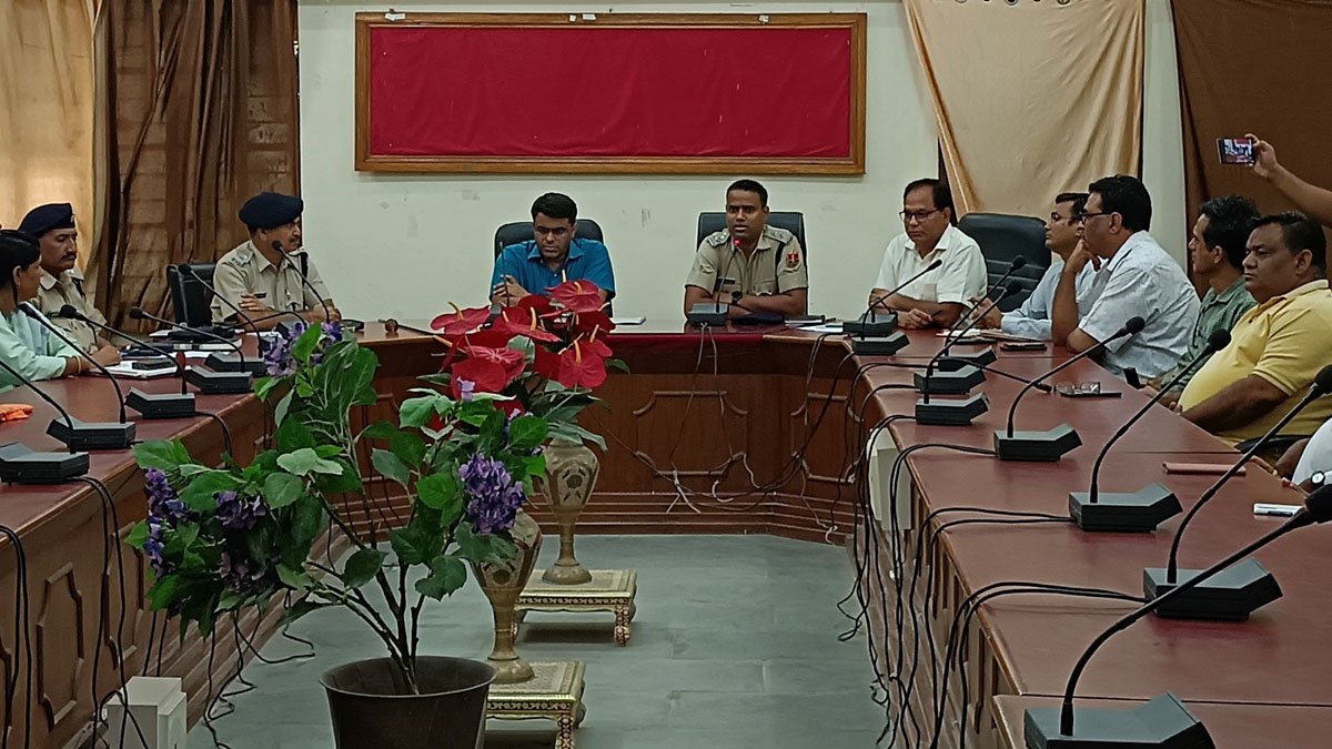 उदयपुर में हुई घटना को लेकर विभिन्न संगठनों द्वारा तूल दिये जाने के संबंध में जिला कलक्टर की बैठक आयोजित
