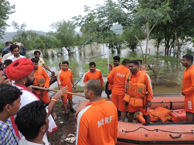 प्रभारी मंत्री ने वर्षा से प्रभावित स्थानों का अवलोकन किया