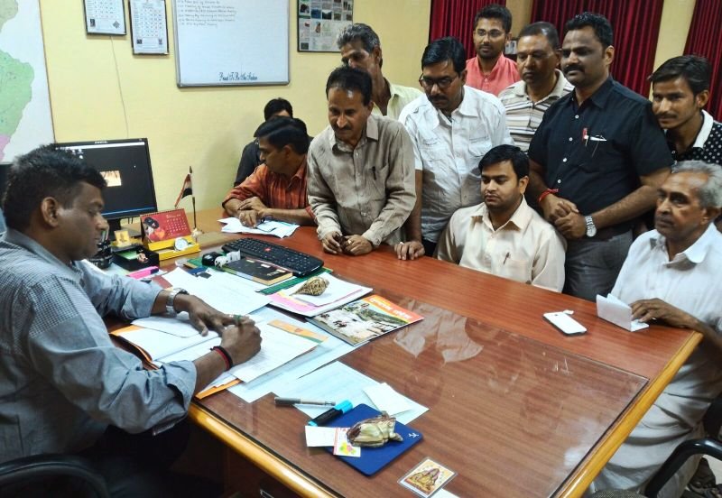 शहर में आवासीय बस्ती व देवालयों के निकट मांसाहारी दुकानों से आमजन परेशान: सरकारी निर्देशों की अवहेलना