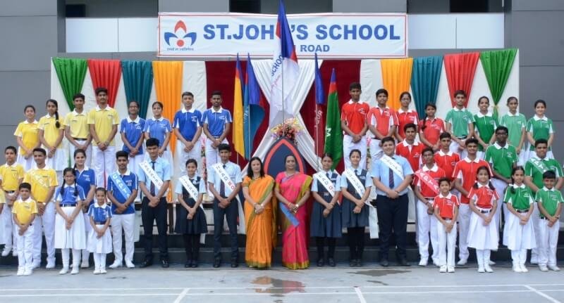 सेंट जॉन्स स्कूल छात्र समिति के पदाधिकारियों का हुआ पद-ग्रहण समारोह