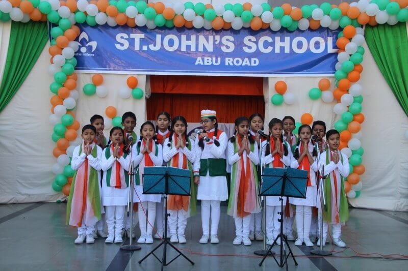 आबू में देश के 69 वे गणतंत्र दिवस पर जगह जगह लहराया तिरंगा